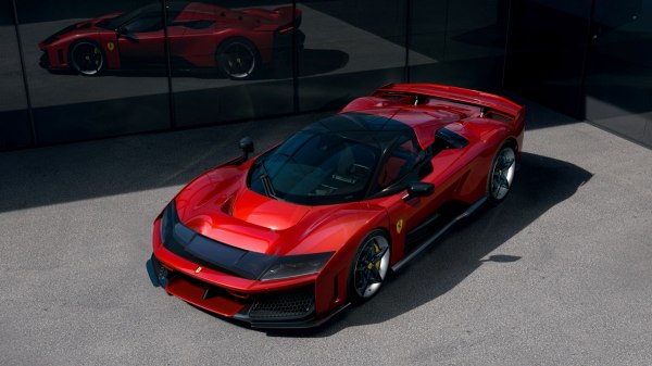 2025 Ferrari F80 - Fotoğraf 1