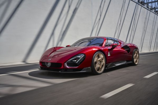 2024 Alfa Romeo 33 Stradale (2023) - Bild 1