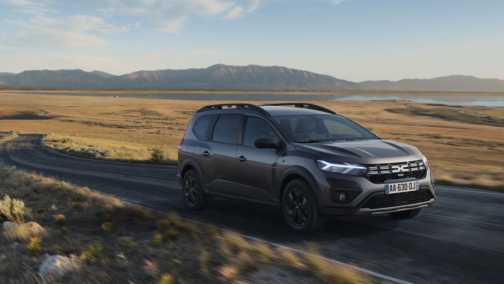 Dacia Jogger Hybrid Review: 7 seats and 57mpg for £23k 