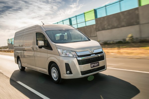 2019 Toyota HiAce VI (H300) Panel Van L2H2 - Снимка 1