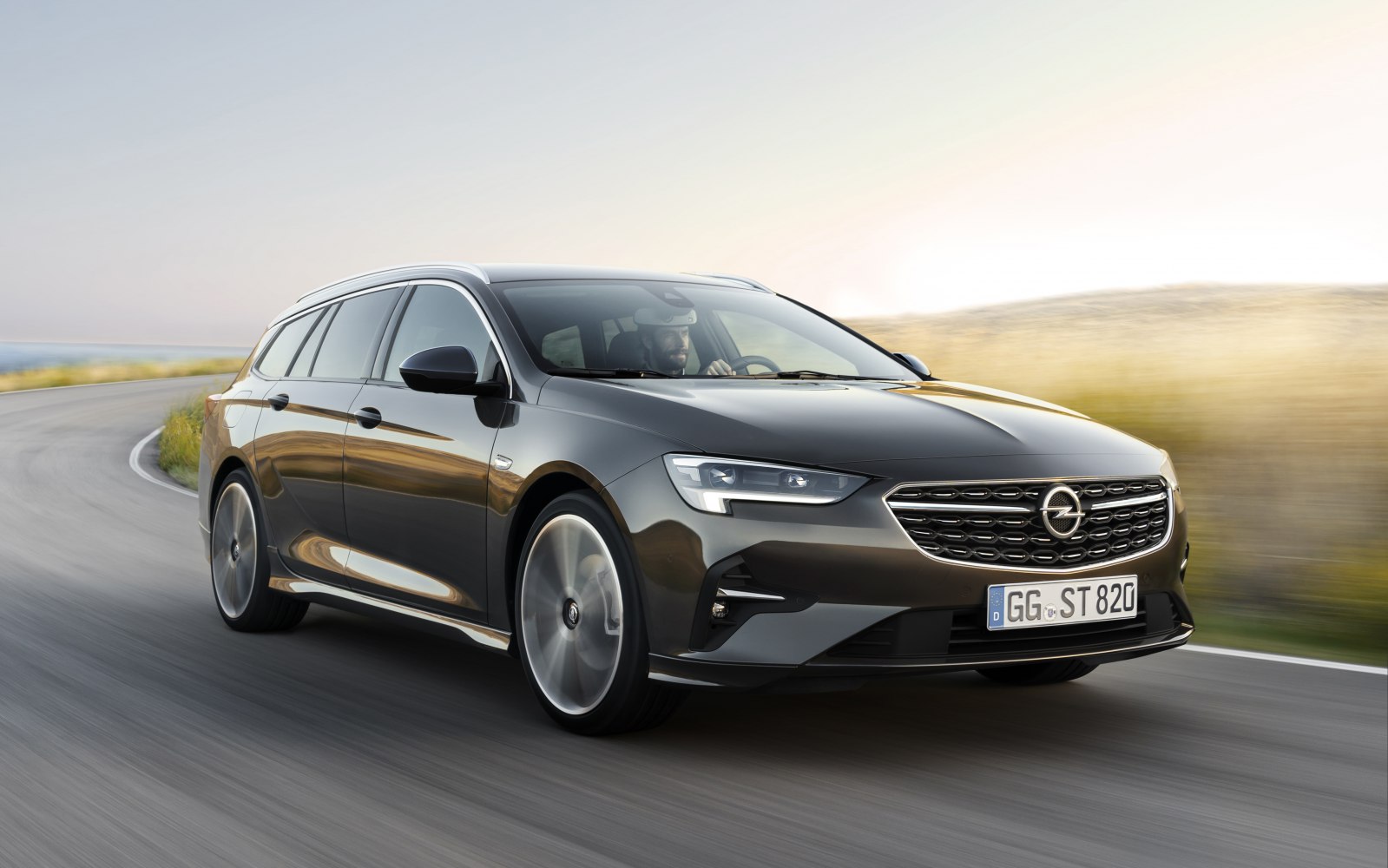 https://www.auto-data.net/images/f129/Opel-Insignia-Sports-Tourer-B-facelift-2020.jpg