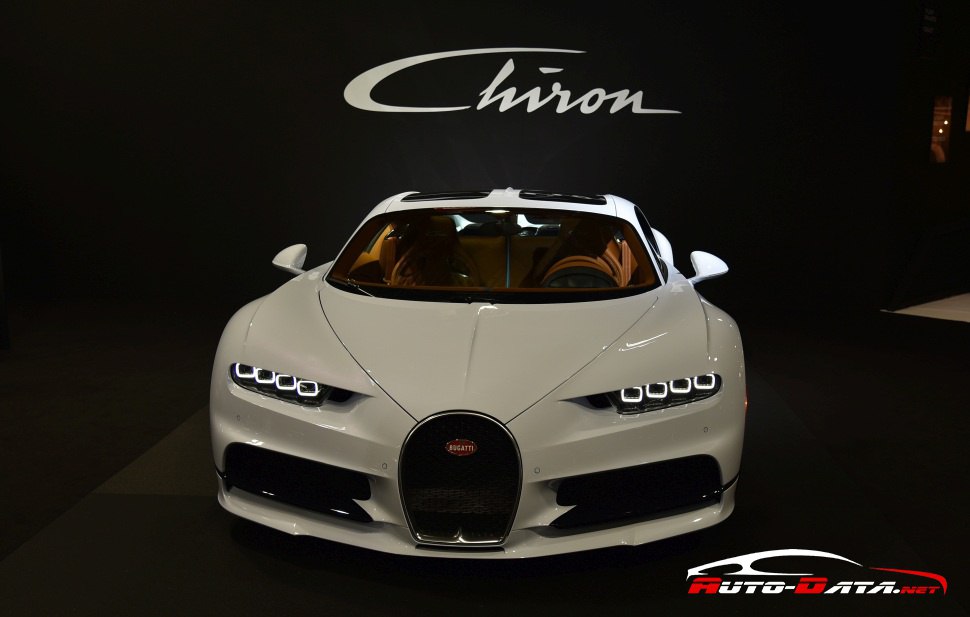 Бяло Bugatti Chiron 