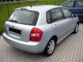 2004 Kia Cerato I Hatchback - Снимка 2