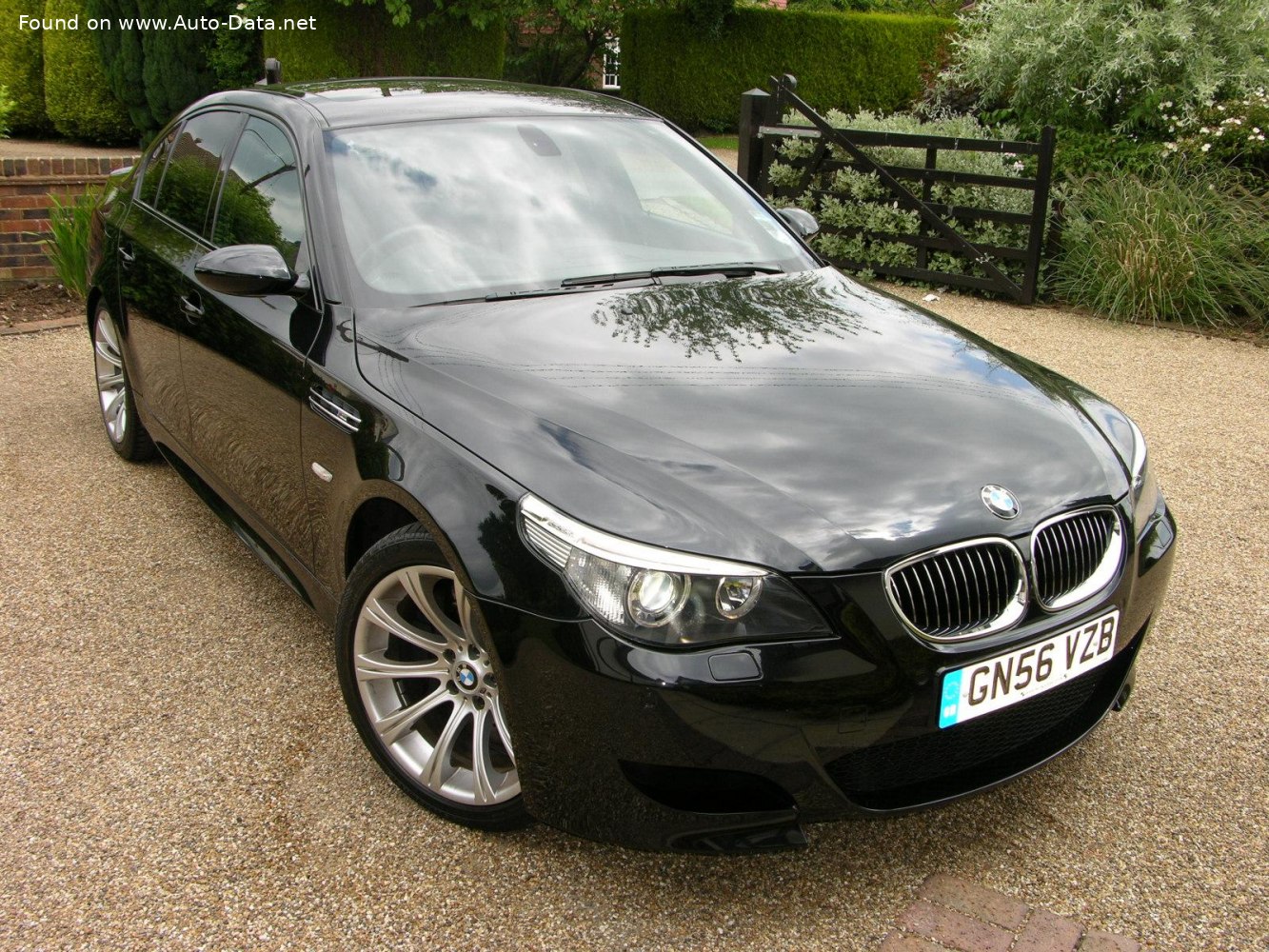 BMW E60 5 Series M5 specs, dimensions