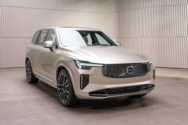 2025 Volvo XC90 II (facelift 2024) - Fotografie 1