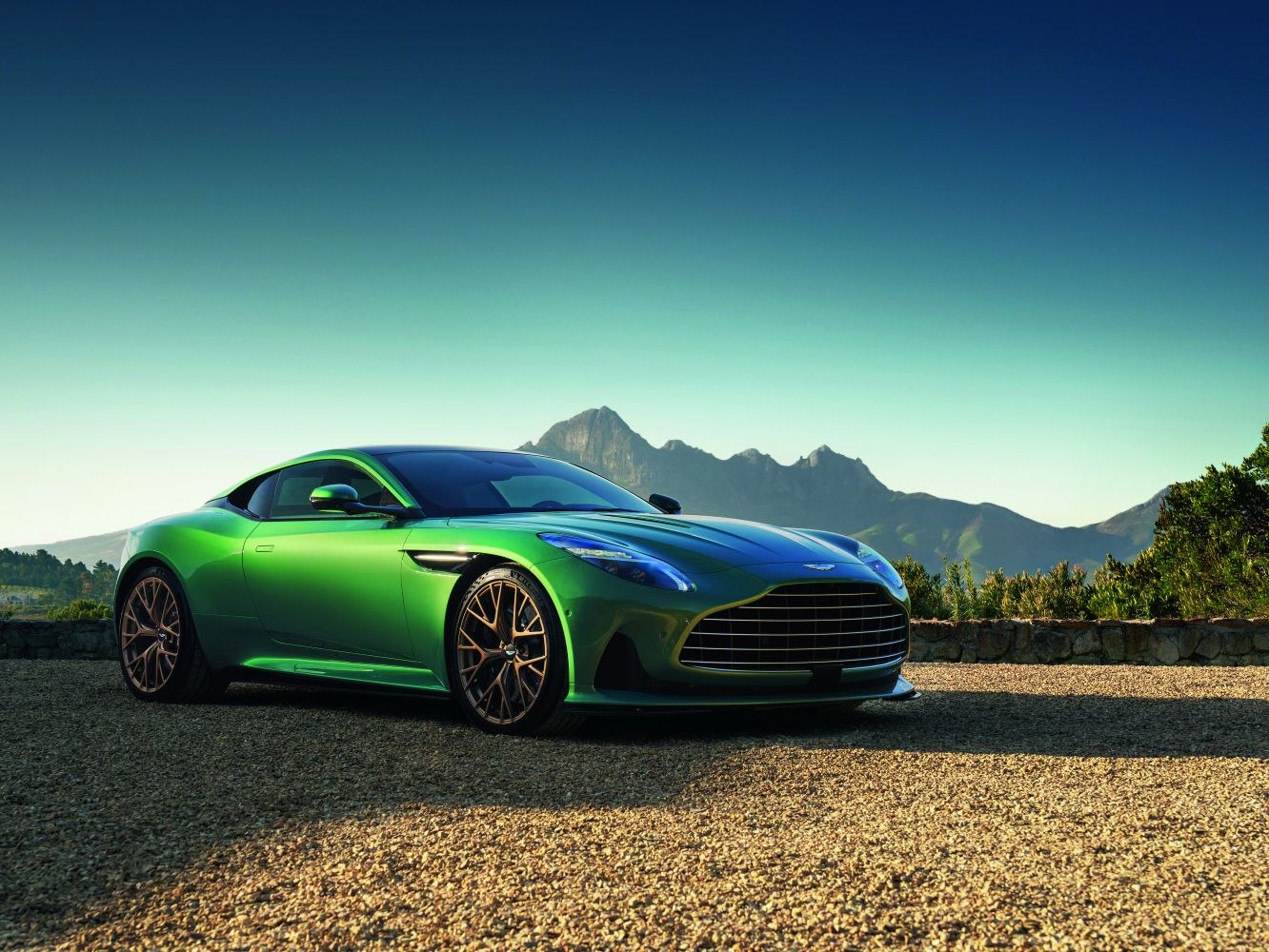 Aston Martin DB Τεχνικά Χαρακτηριστικά Κατανάλωση καυσίμου Διαστάσεις