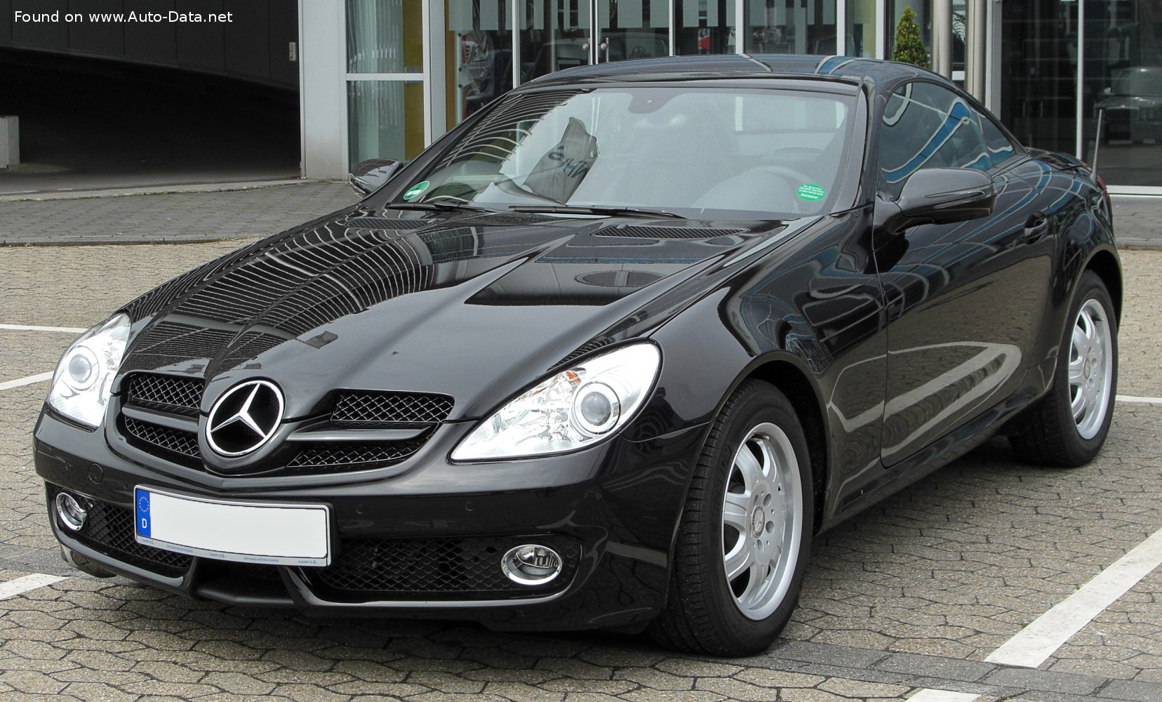 https://www.auto-data.net/images/f38/Mercedes-Benz-SLK-R171-facelift-2008.jpg