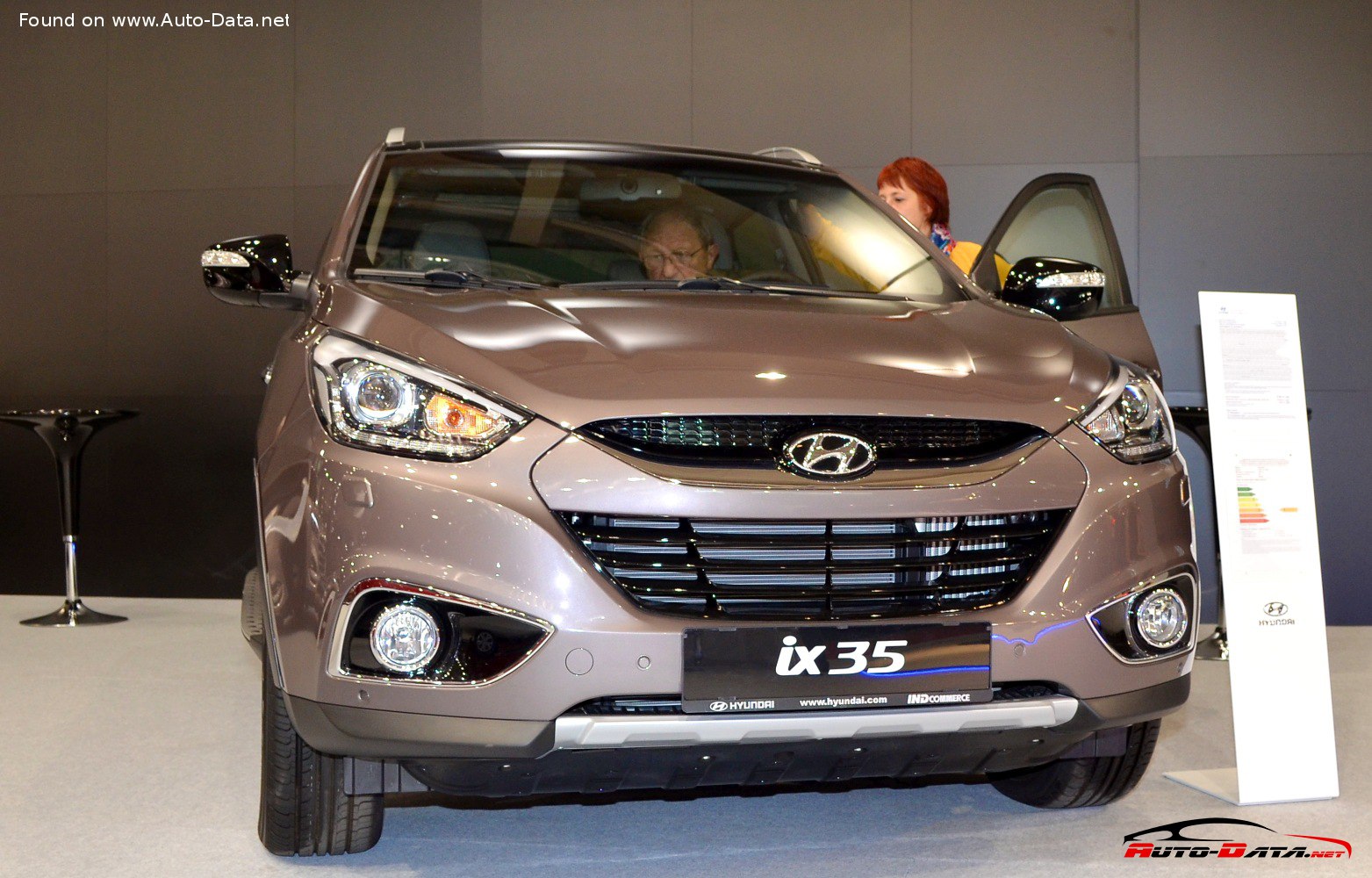 File:2013 Hyundai ix35 Premium 2WD CRDi 1.7.jpg - Wikimedia Commons