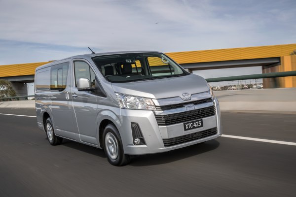 2019 Toyota HiAce VI (H300) Crew Van L1H1 - Снимка 1