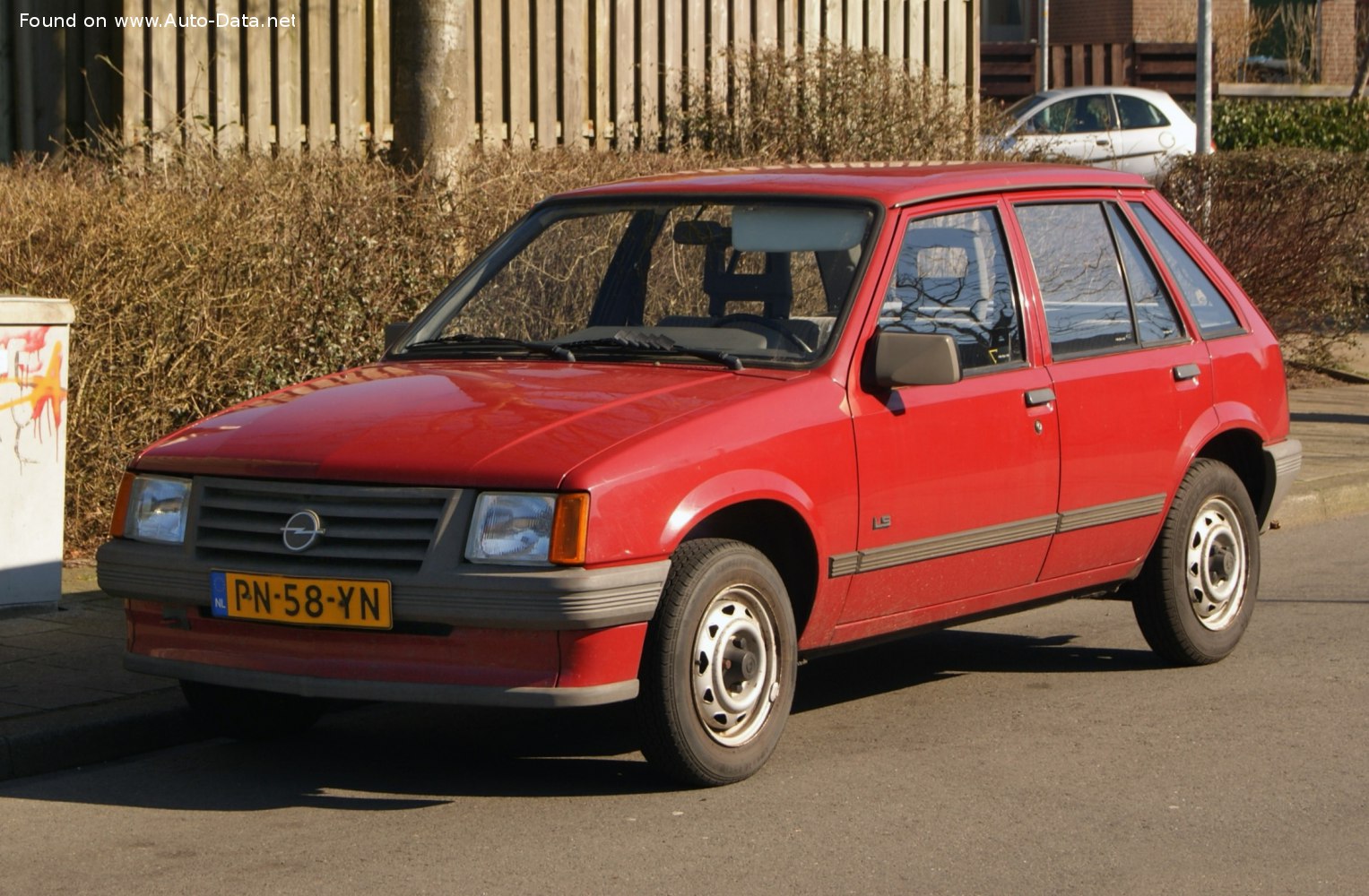 [Imagen: Opel-Corsa-A.jpg]