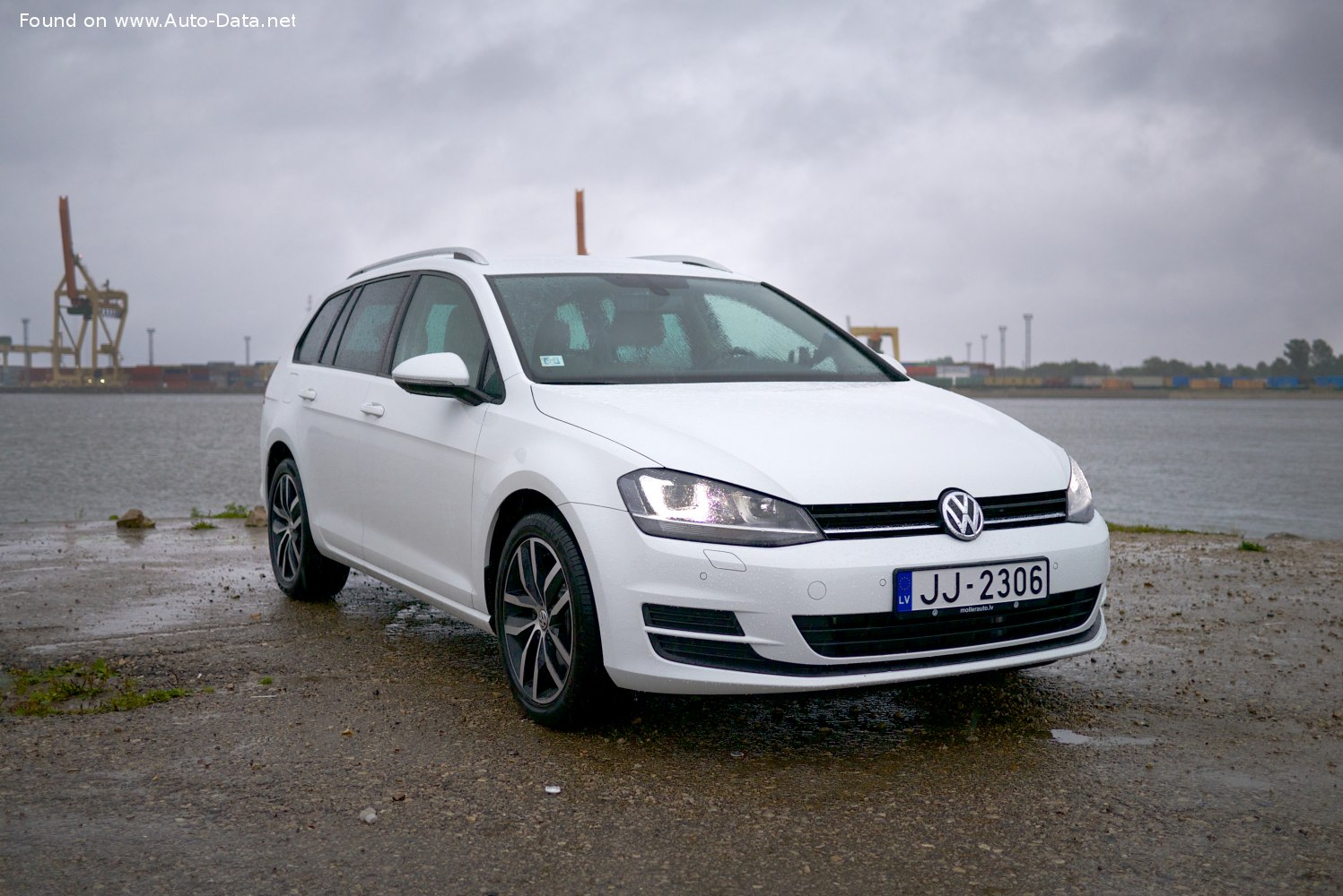 2013 Volkswagen Golf VII Variant  Technical Specs, Fuel consumption,  Dimensions