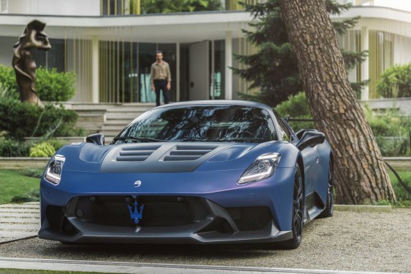 2025 Maserati GT2 Stradale - Fotoğraf 1