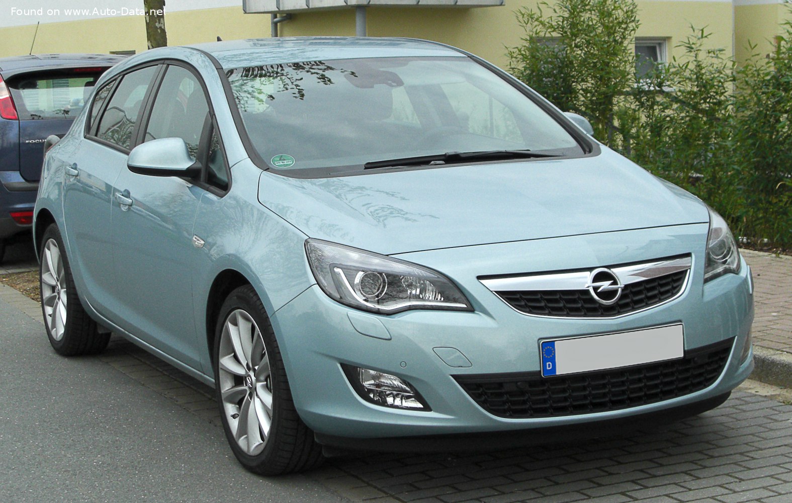 2010 Opel Astra J Sports Tourer 1.4 (100 CH)  Fiche technique,  consommation de carburant , Dimensions
