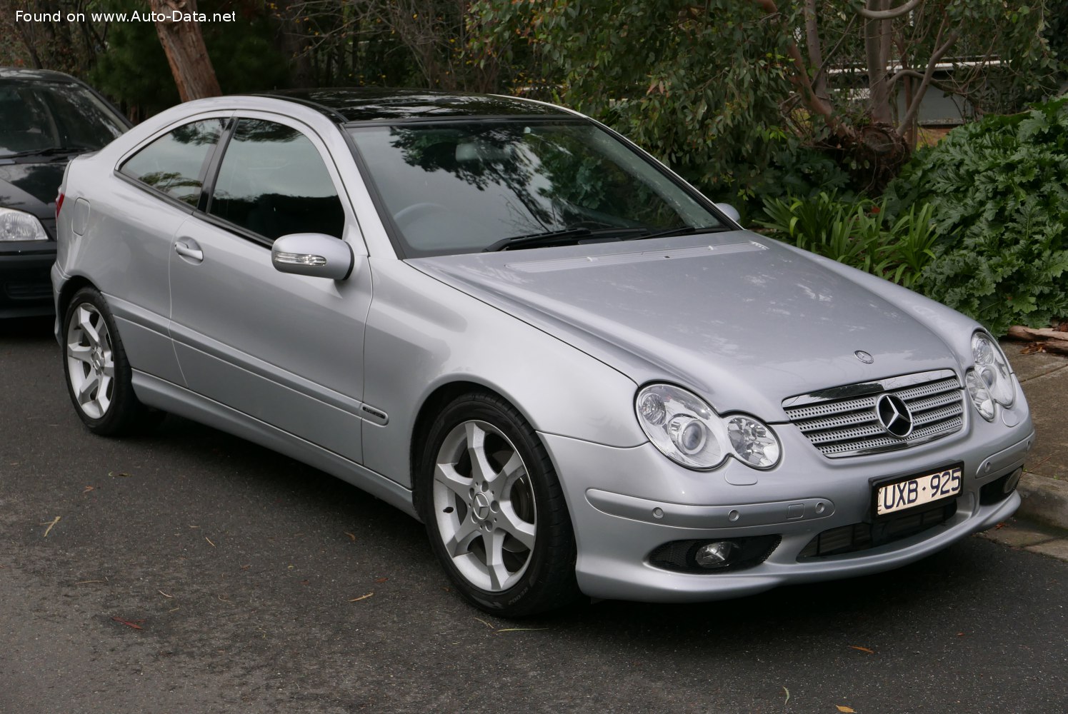 https://www.auto-data.net/images/f86/Mercedes-Benz-C-class-Sport-Coupe-CL203-facelift-2004.jpg