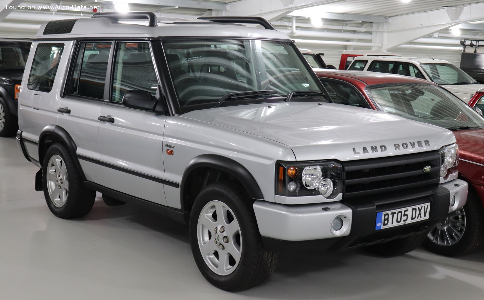 Купить ленд ровер дискавери дизель. Land Rover Discovery 2 1998-2004. Ленд Ровер Дискавери 2 2004. Ленд Ровер Дискавери 2 1998. Land Rover Discovery 1998.